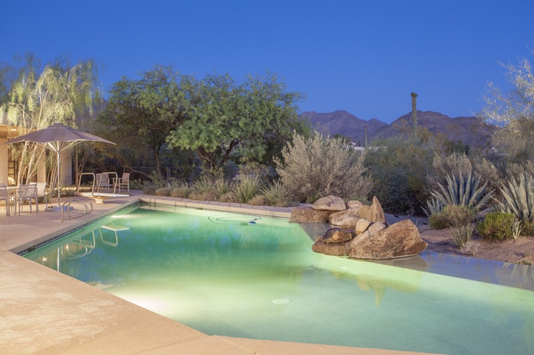 alfred newman beadle al modern home pinnacle peak pool deck