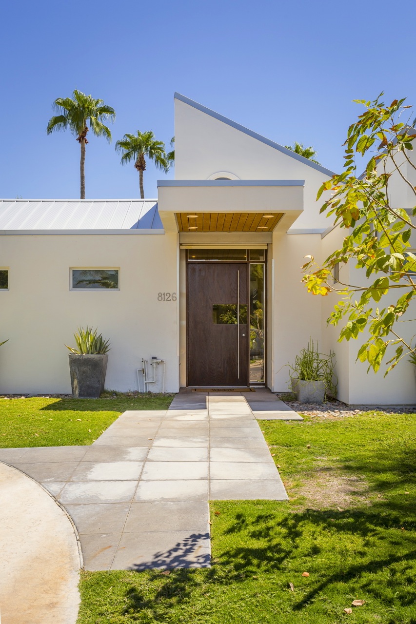 scottsdale modern architecture del barquero mccormick ranch front door lawn yard