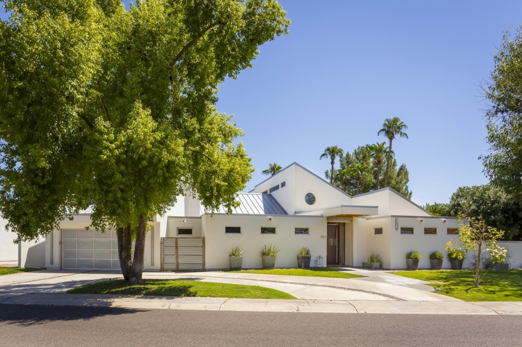 scottsdale modern architecture del barquero mccormick ranch front yard driveway lawn