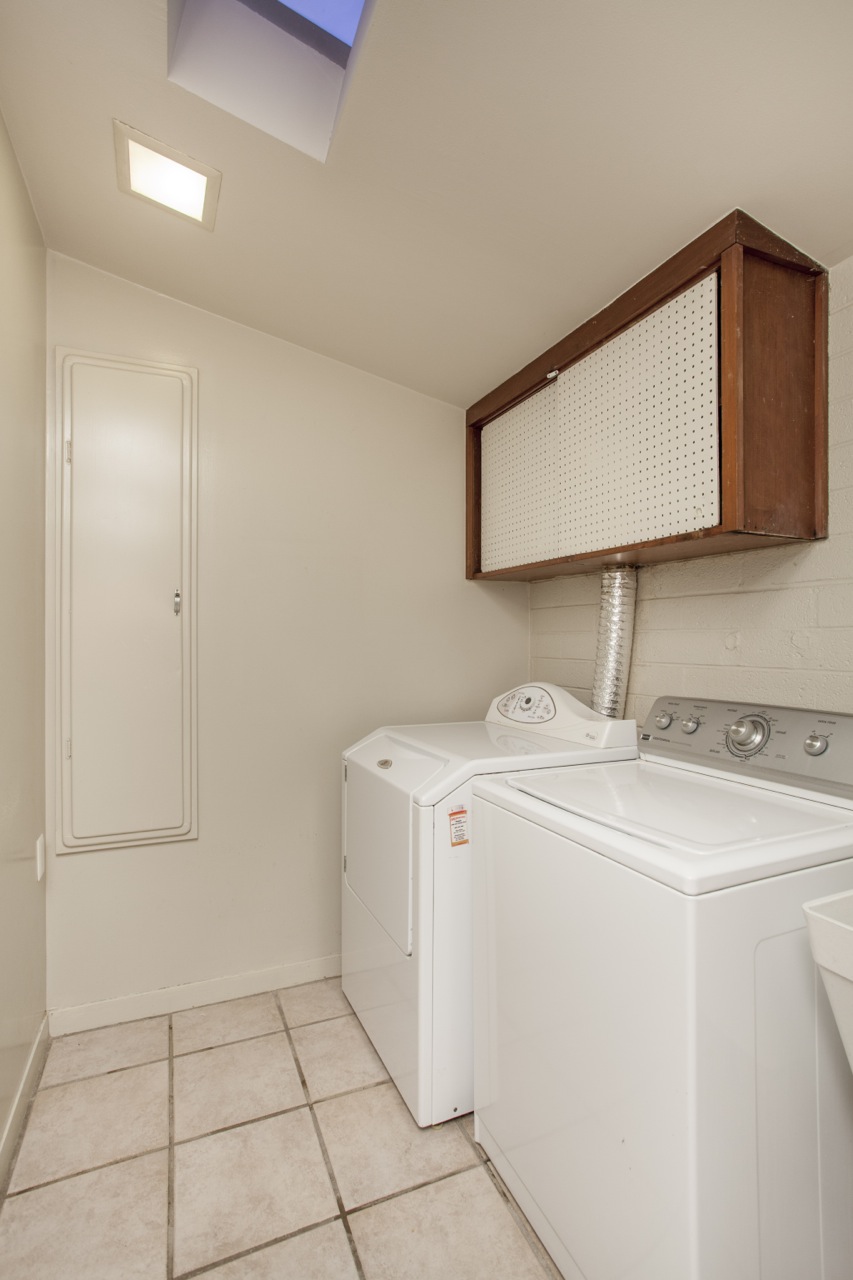 The recently updated laundry room of this 1955 Al Beadle-designed property in Phoenix, AZ. Photo by Hi-Res Media.